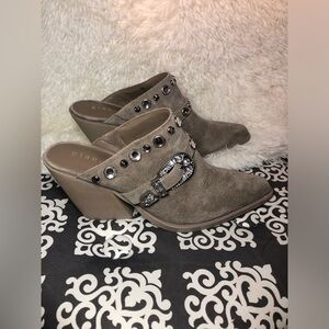 Gianni Bini Tan Grey Mules Comfortable Everyday Shoes 9 NWOB
